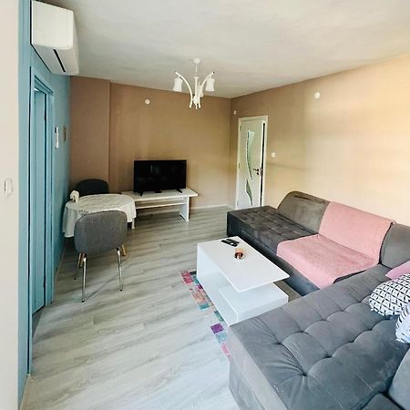Midtown Apartment Kŭrdzhali Buitenkant foto