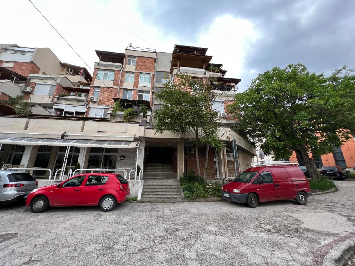 Midtown Apartment Kŭrdzhali Buitenkant foto