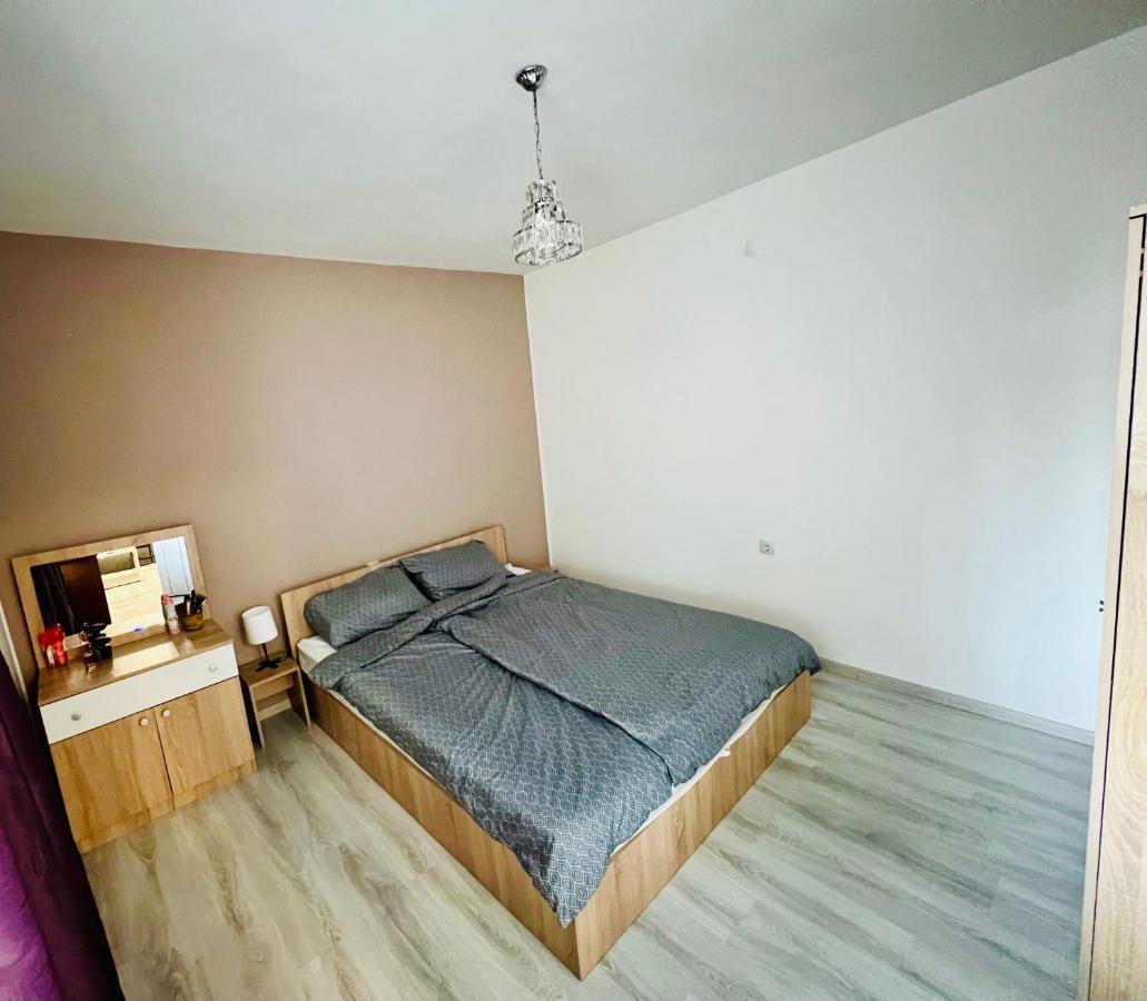 Midtown Apartment Kŭrdzhali Buitenkant foto