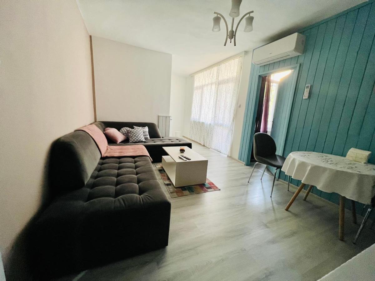 Midtown Apartment Kŭrdzhali Buitenkant foto